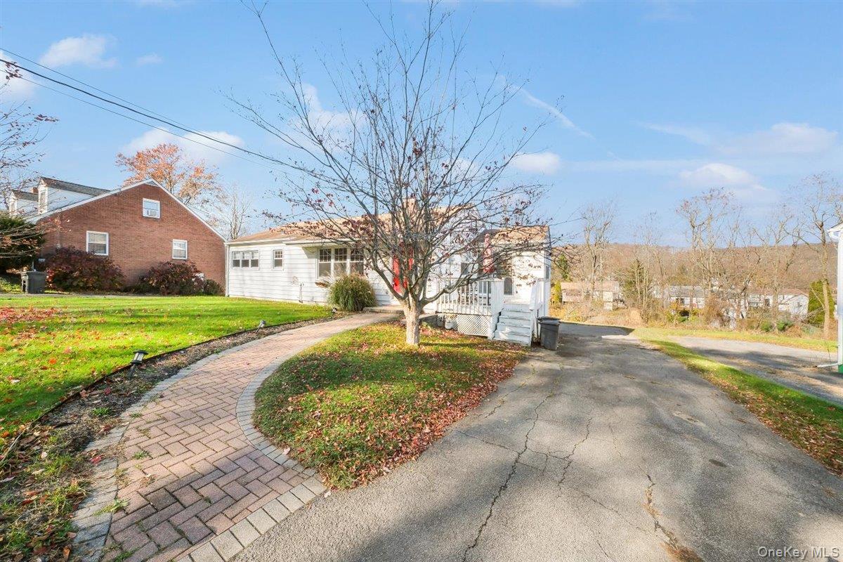 22 Quaker Hill Road Property Photo 1