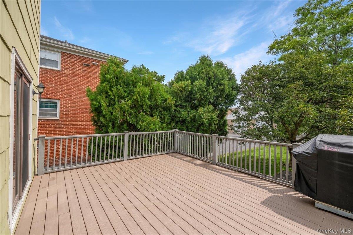 284 Park Avenue Left Side Property Photo 3