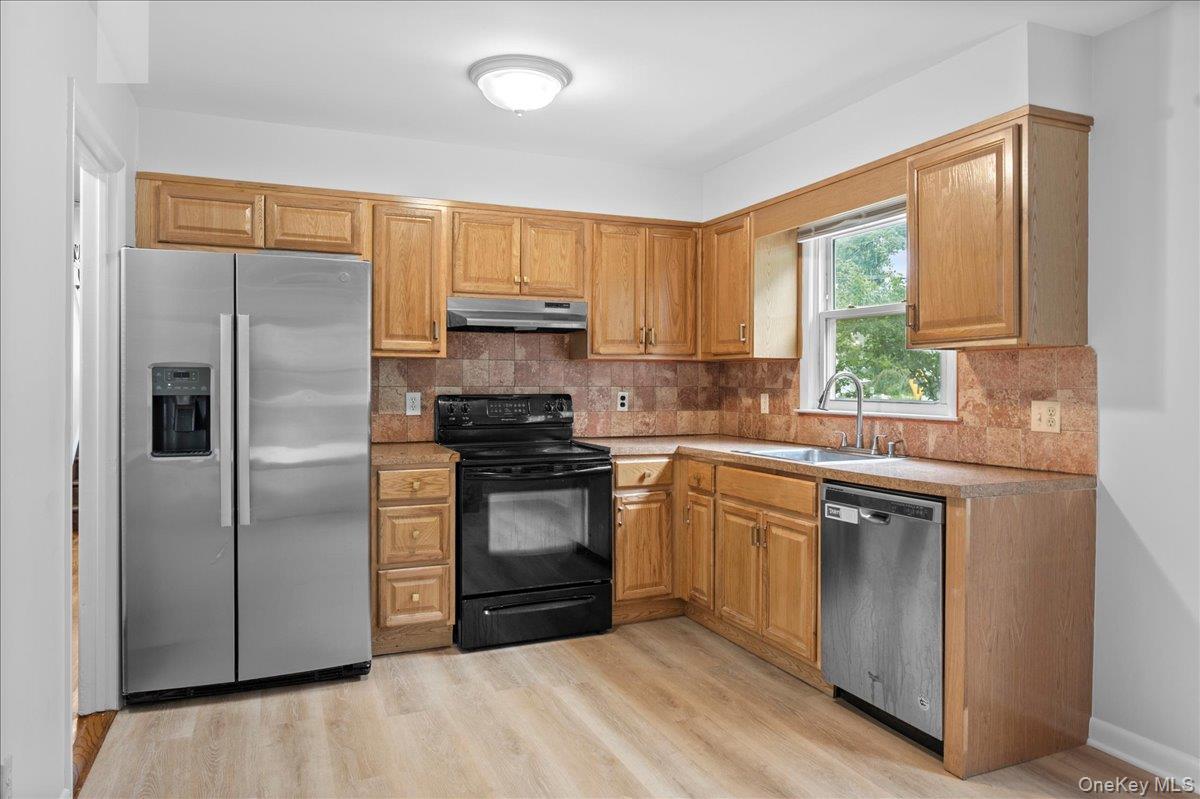 284 Park Avenue Left Side Property Photo 12