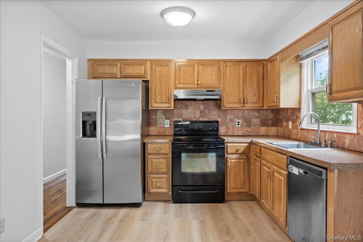 284 Park Avenue Left Side Property Photo 13