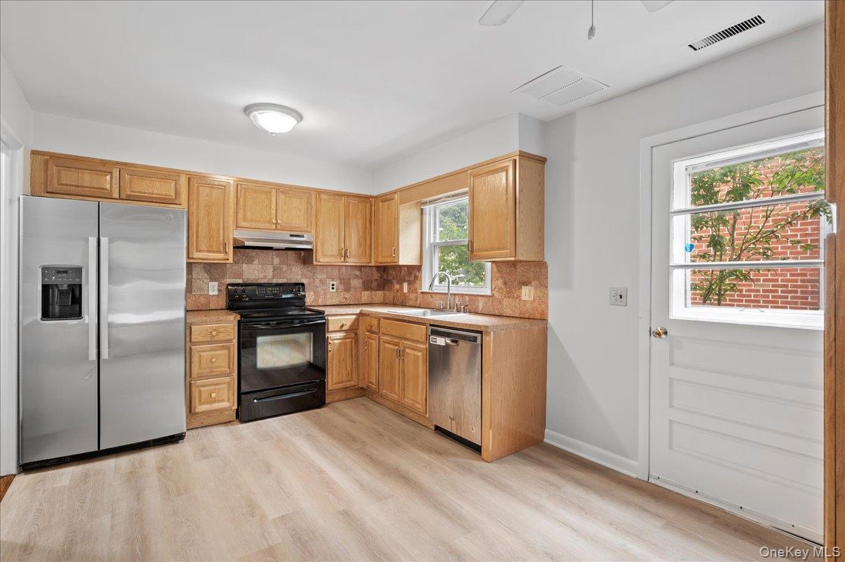 284 Park Avenue Left Side Property Photo 14