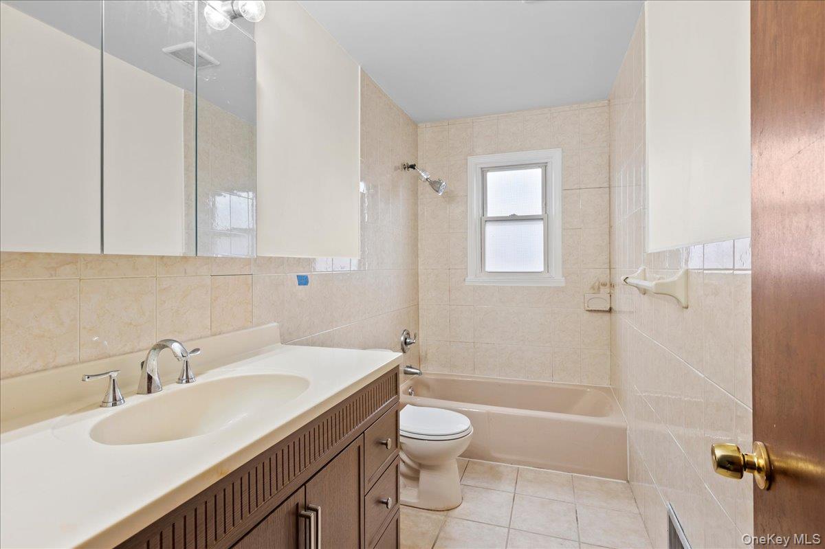 284 Park Avenue Left Side Property Photo 25
