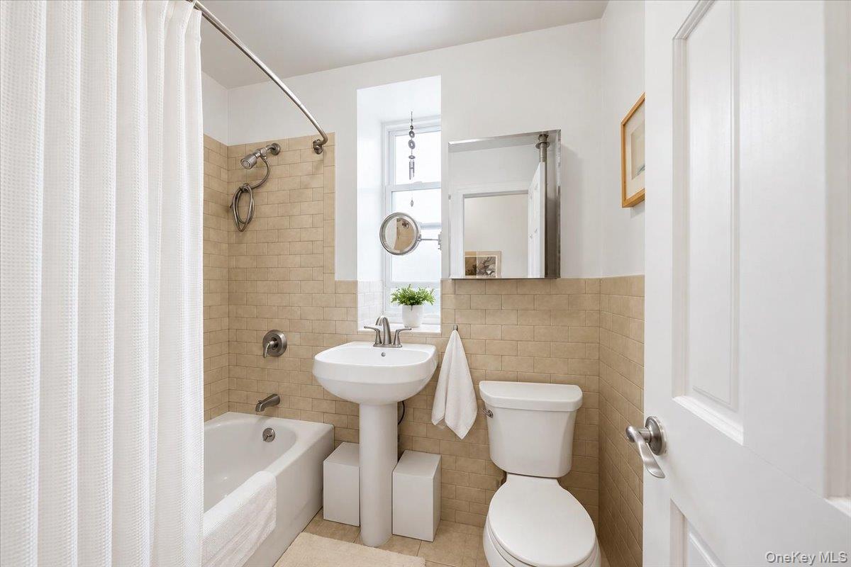 811 Walton Avenue E18 Property Photo 10