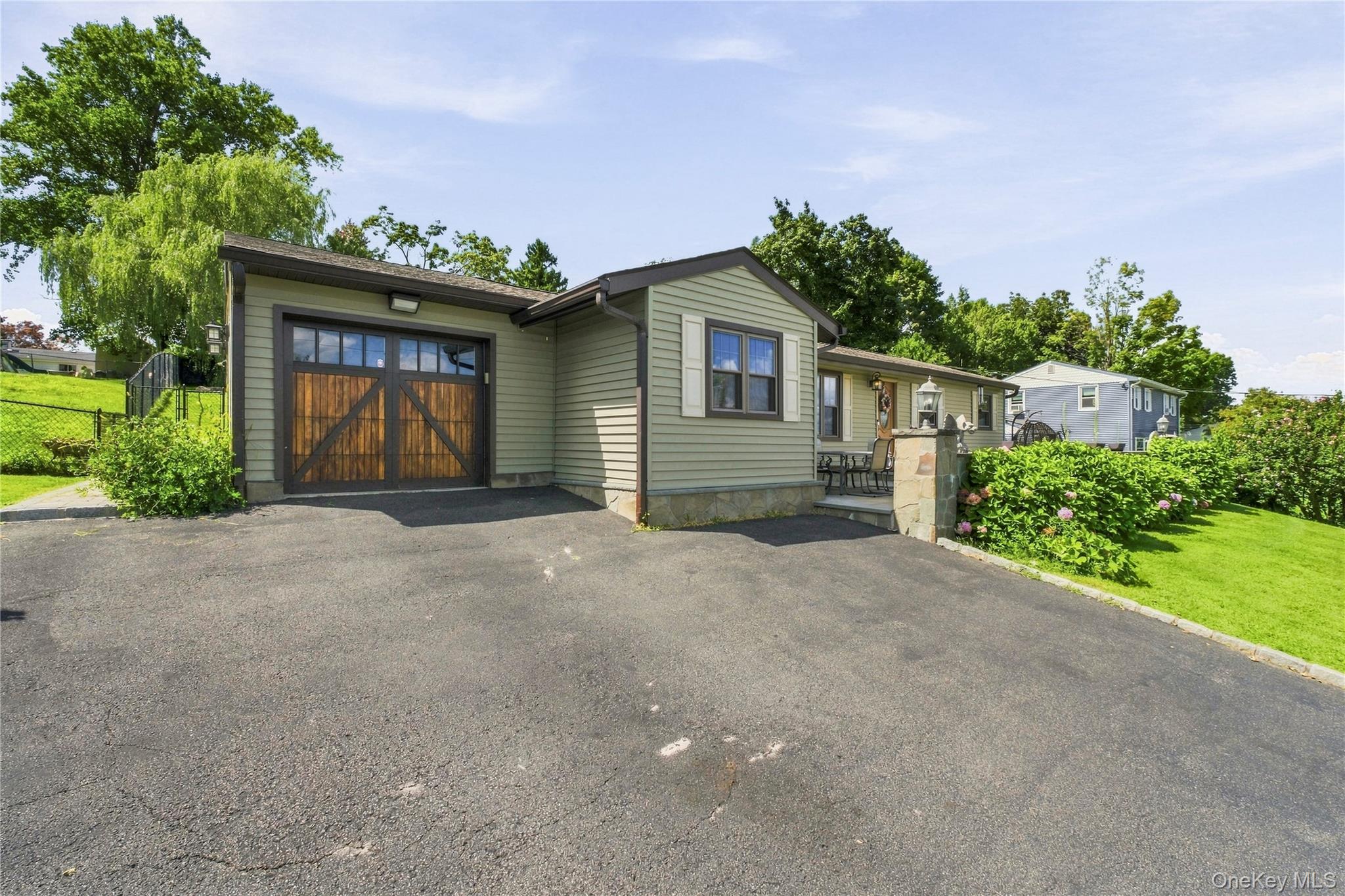 28 Hilltop Drive Property Photo 2