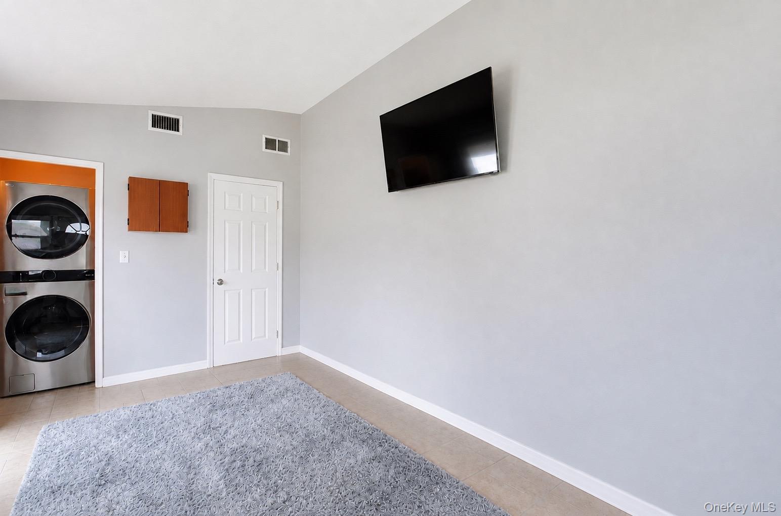 292 Roosevelt Avenue Property Photo 7