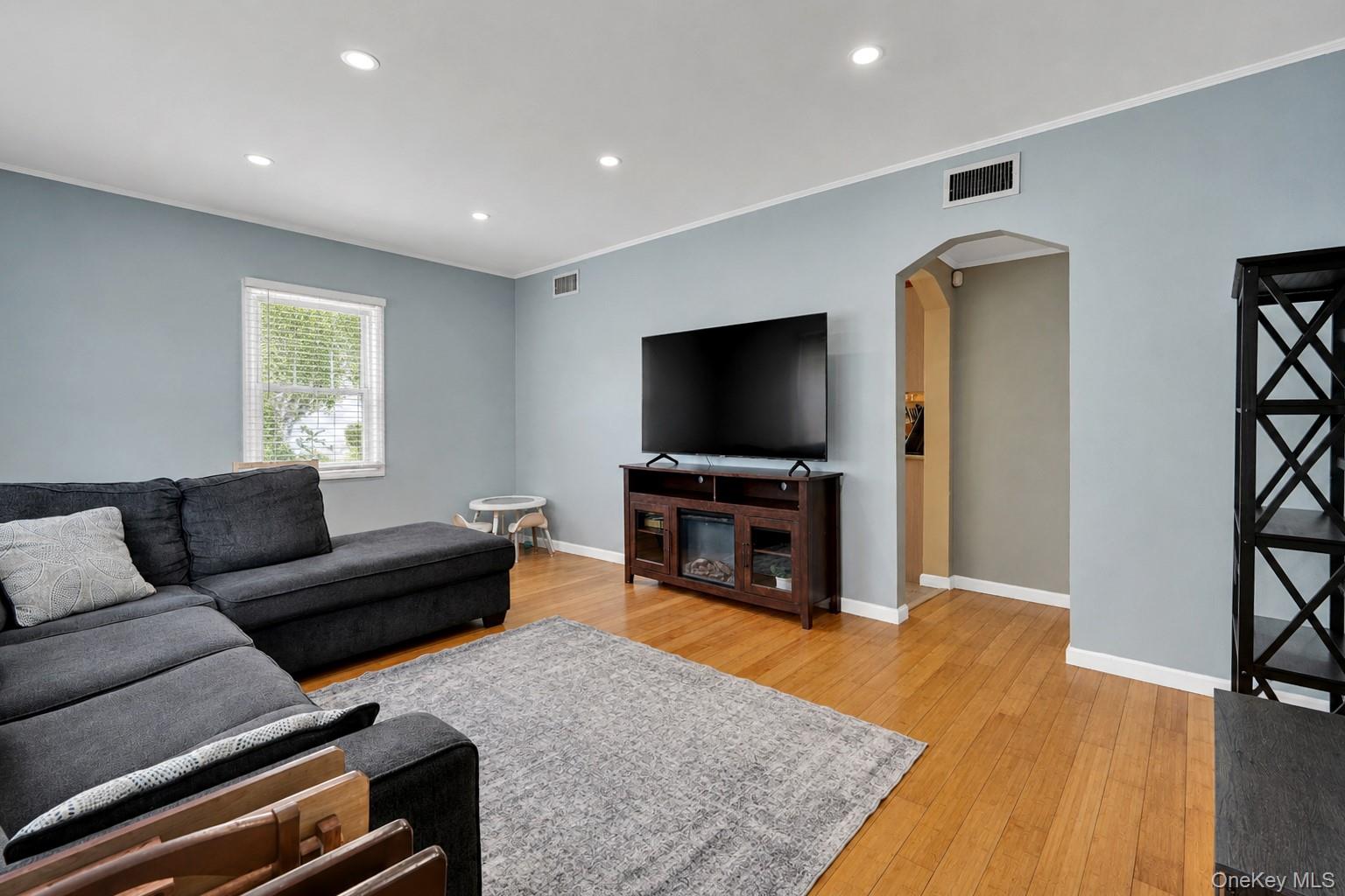 292 Roosevelt Avenue Property Photo 9
