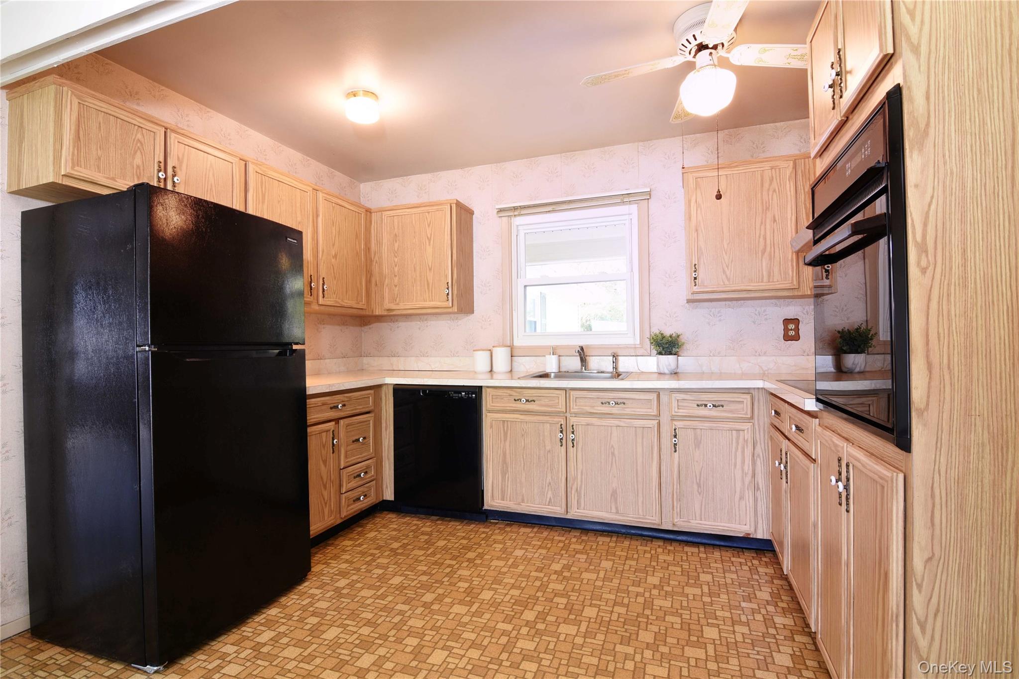 7 Tinder Lane Property Photo 11
