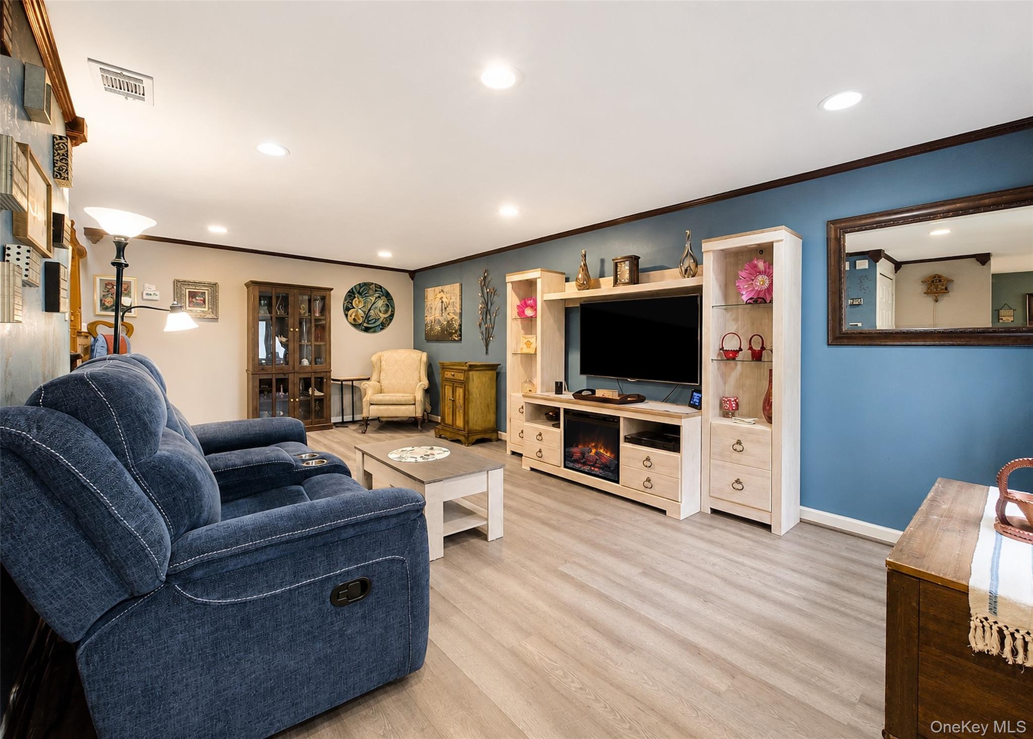 99 Skyline Drive Property Photo 3