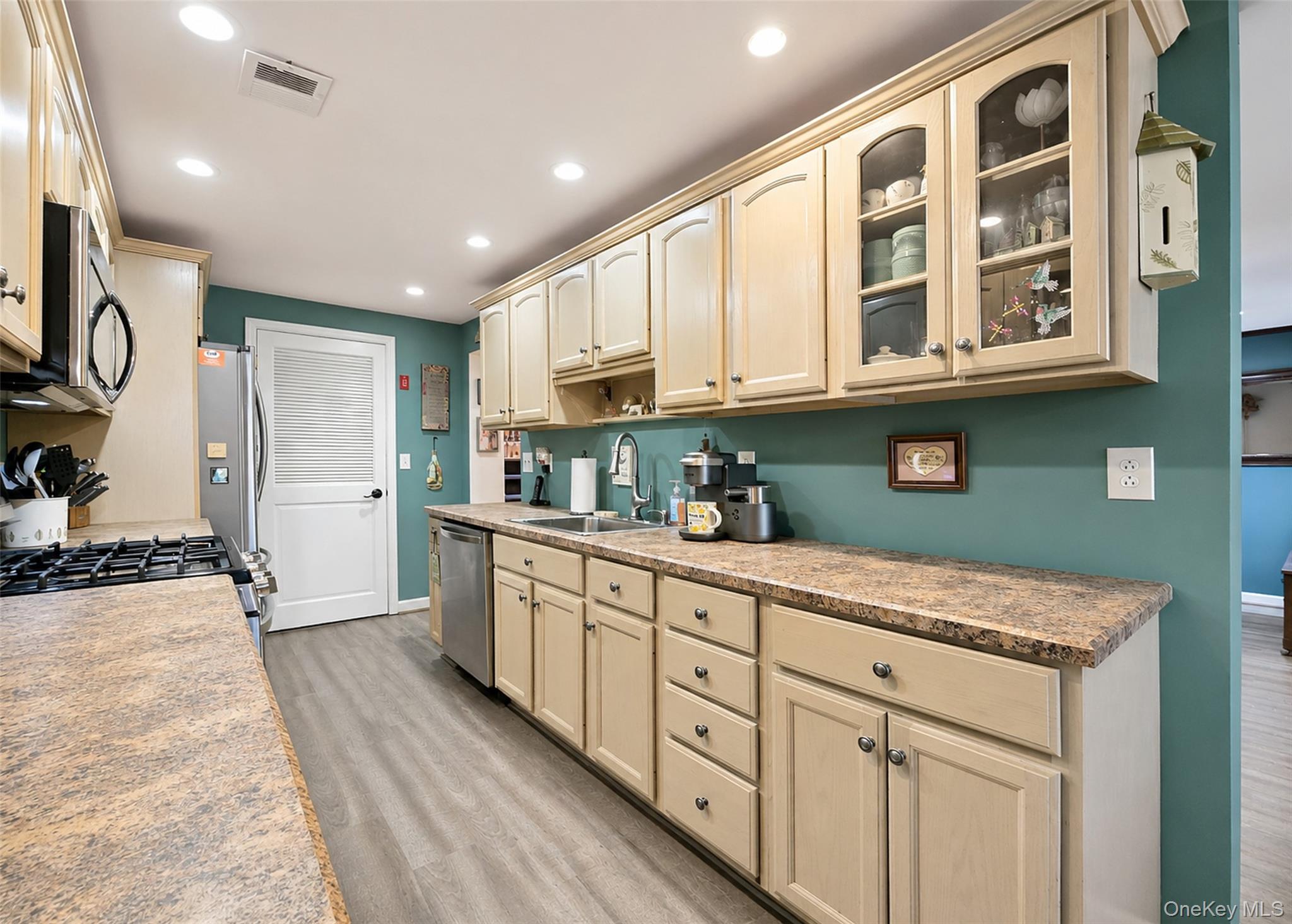 99 Skyline Drive Property Photo 9