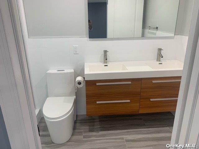 240 Lincoln Avenue Property Photo 9