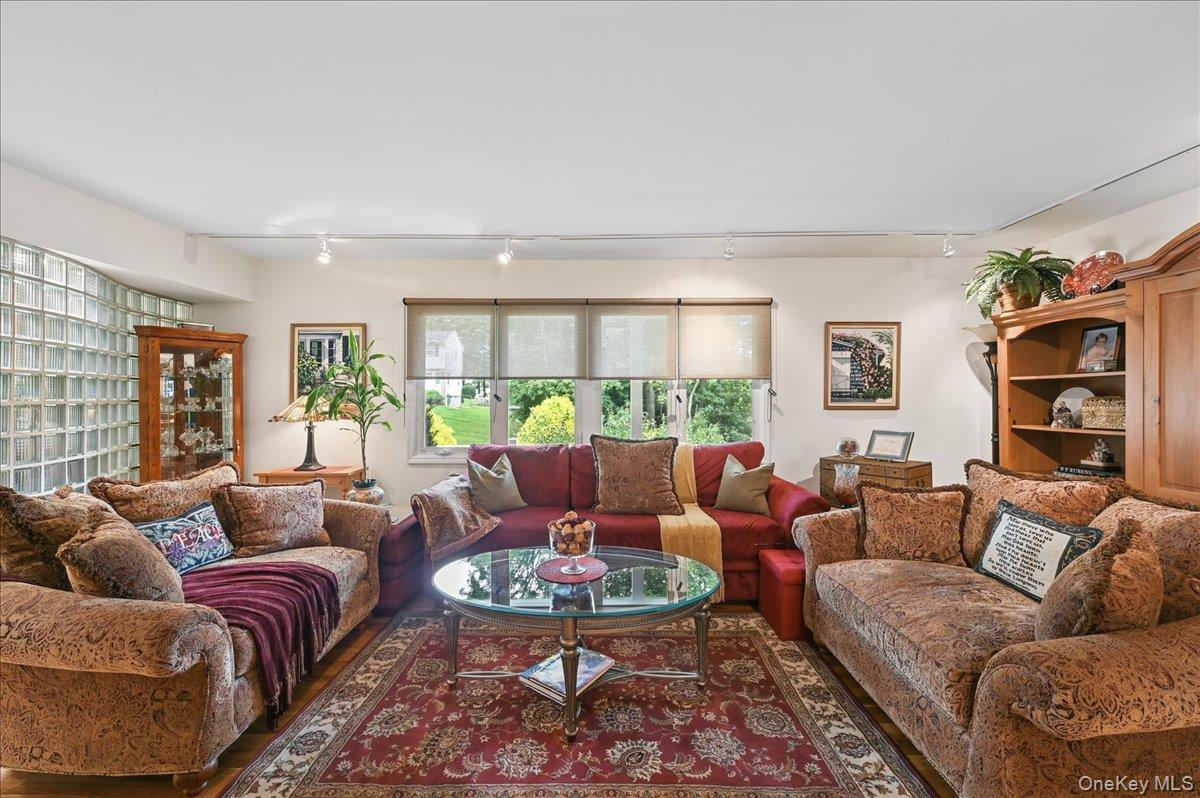 12 Berkshire Drive Property Photo 11