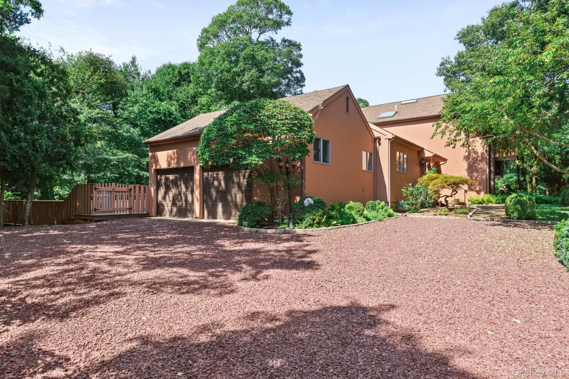39 Spring Pond Lane Property Photo 2