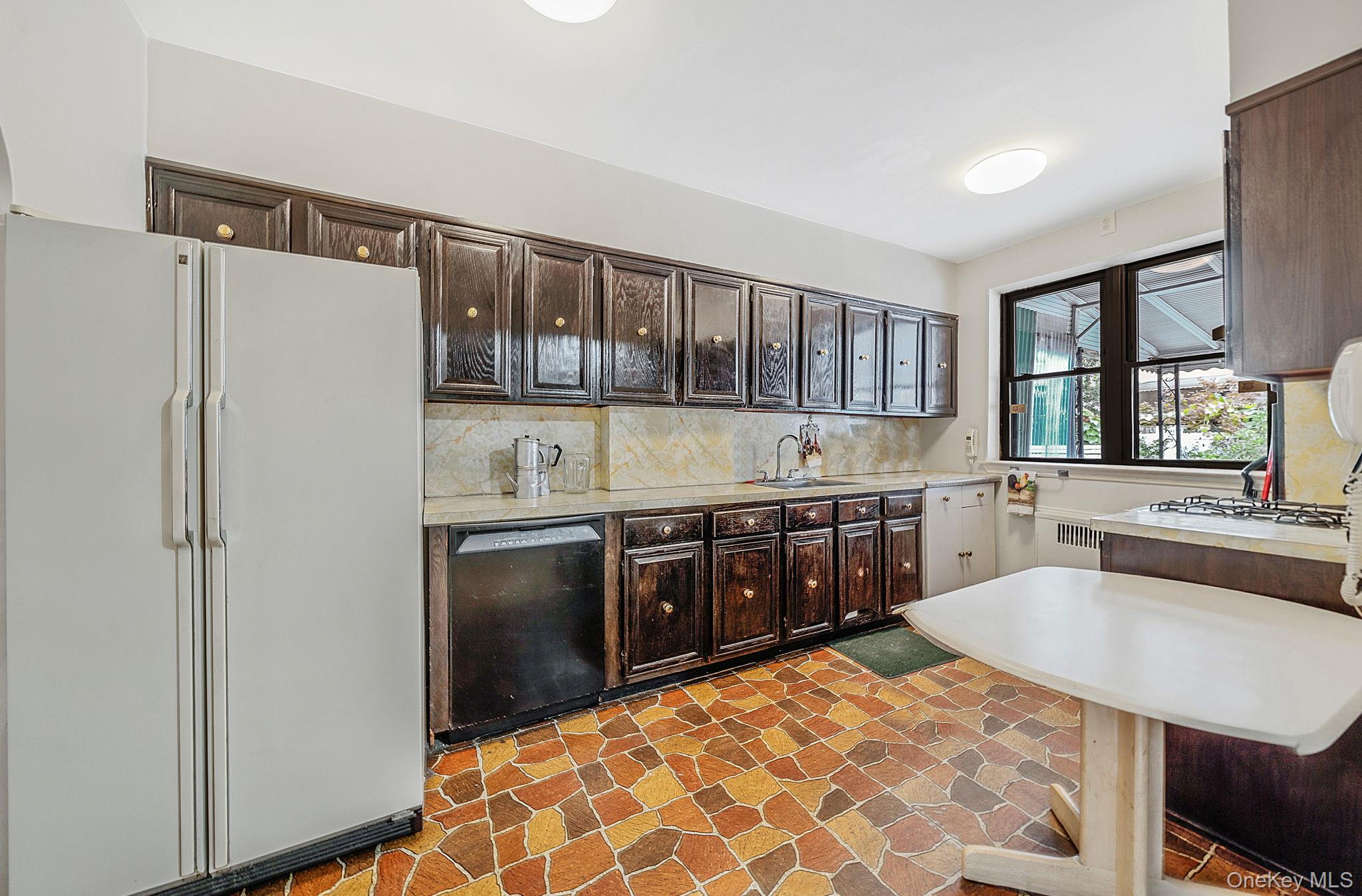 1610 Paulding Avenue Property Photo 13