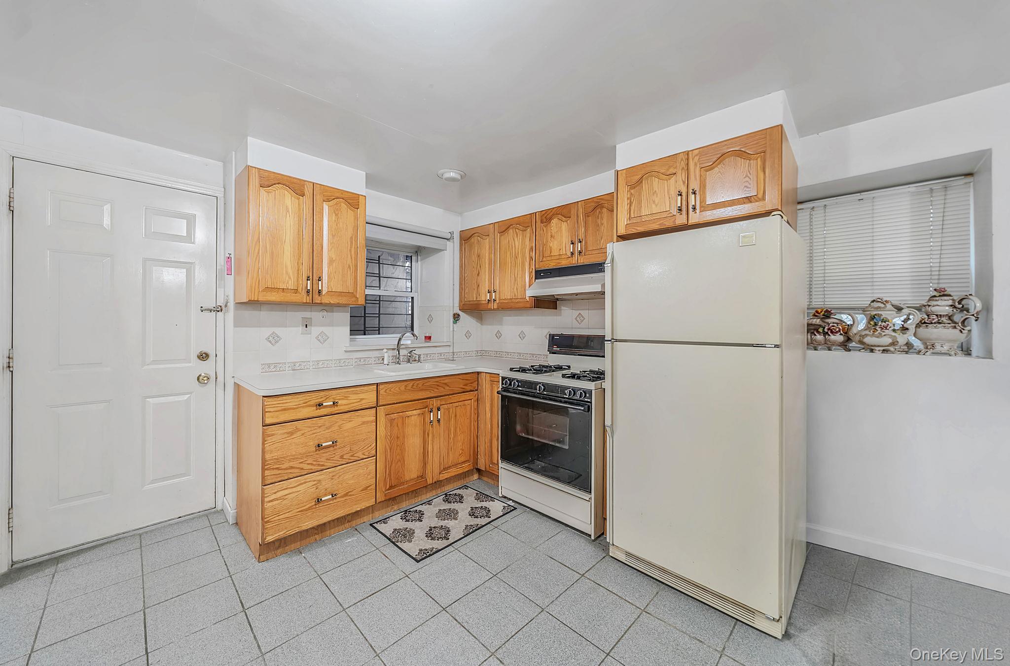 1610 Paulding Avenue Property Photo 23