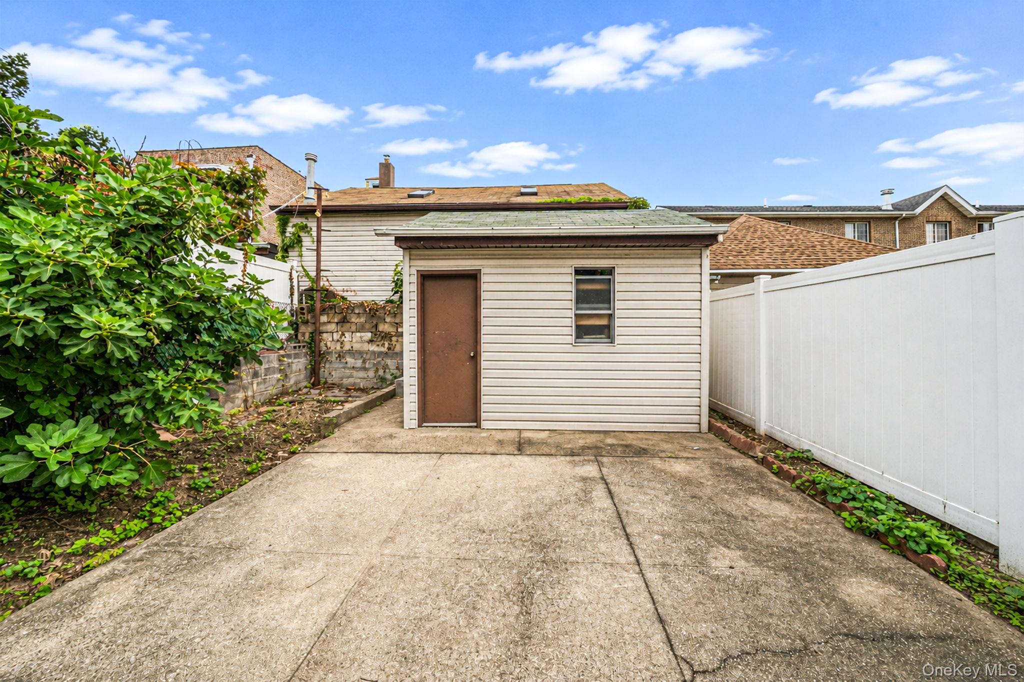1610 Paulding Avenue Property Photo 34