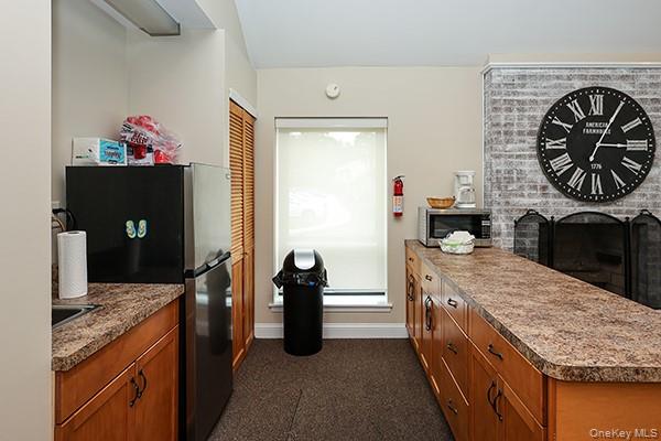 11 Stanford Court B Property Photo 23