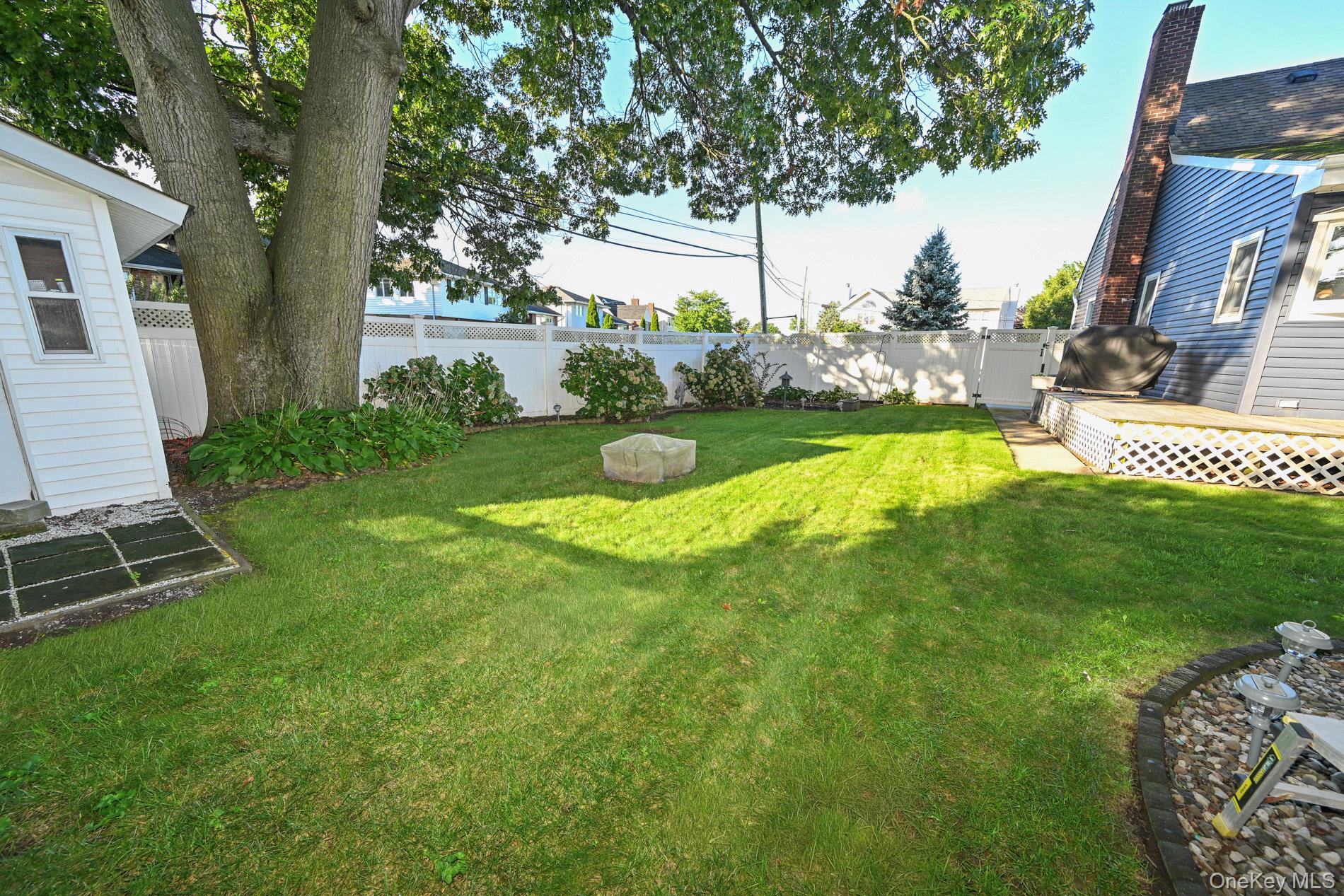 2297 Girard Place Property Photo 27