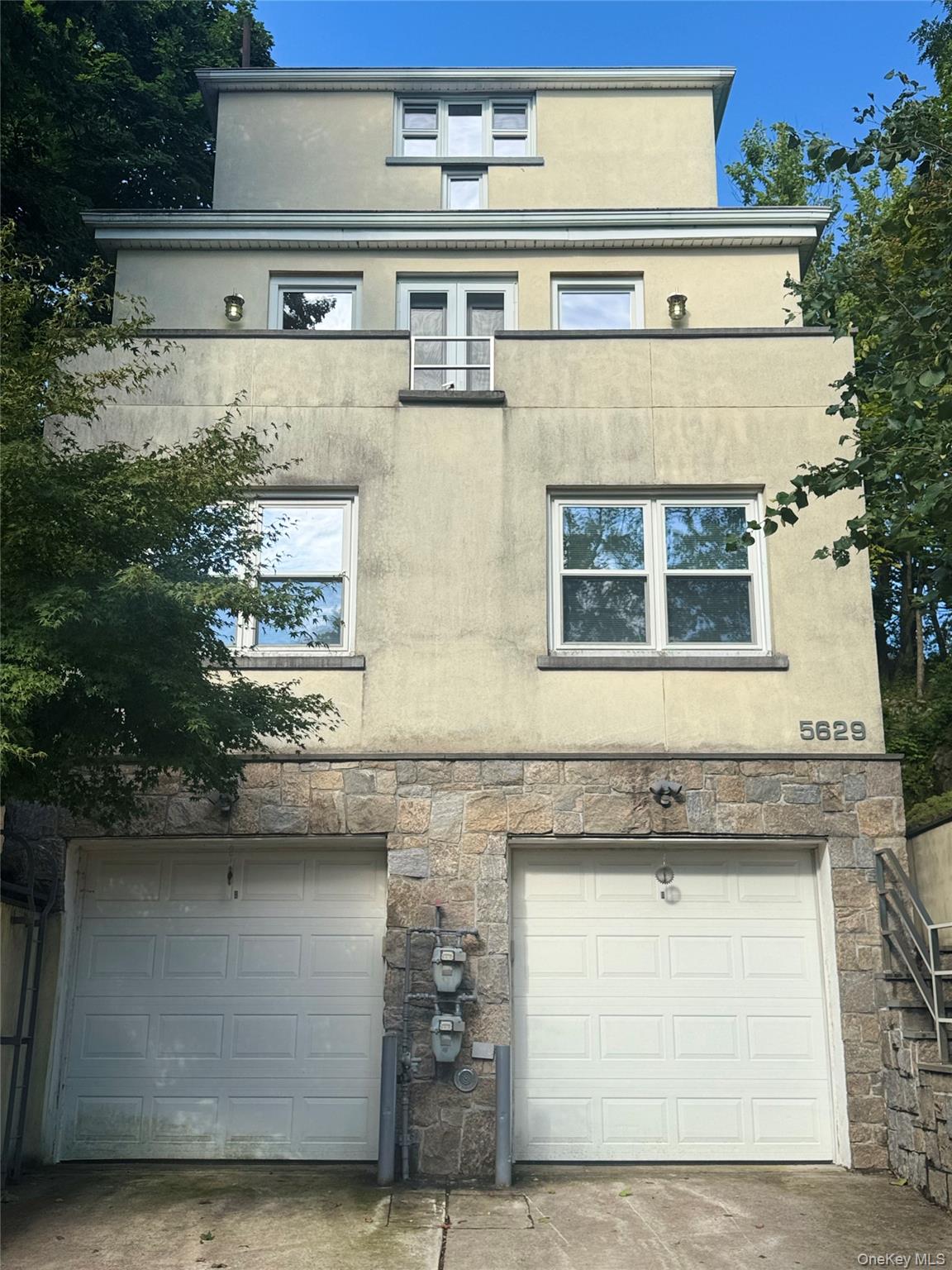 5629 Sylvan Avenue Property Photo 1