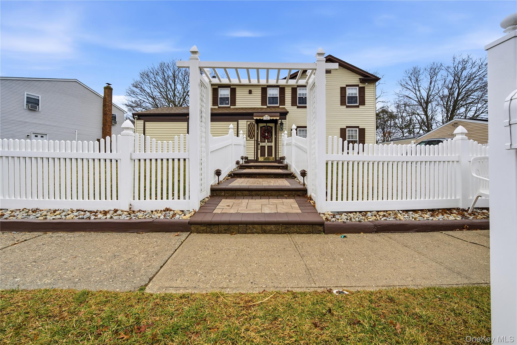 384 Singingwood Drive Property Photo 1