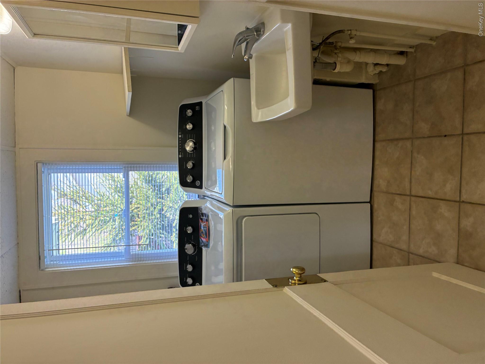 19 Sheridan Avenue Property Photo 4