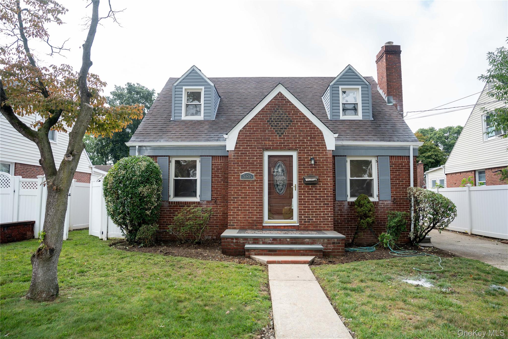 586 Stratford Road Property Photo 1