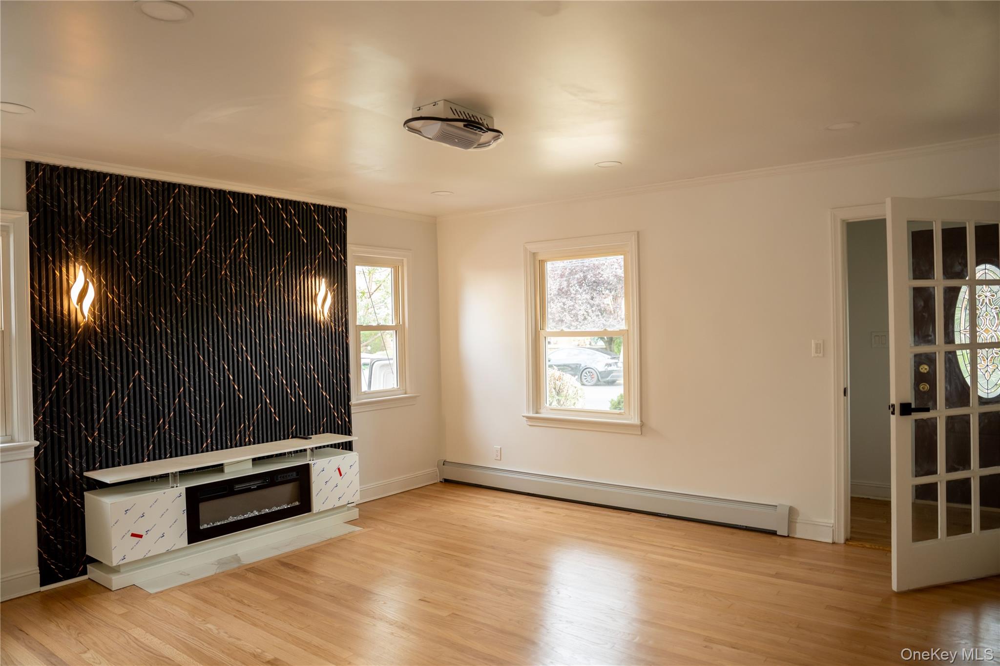 586 Stratford Road Property Photo 3