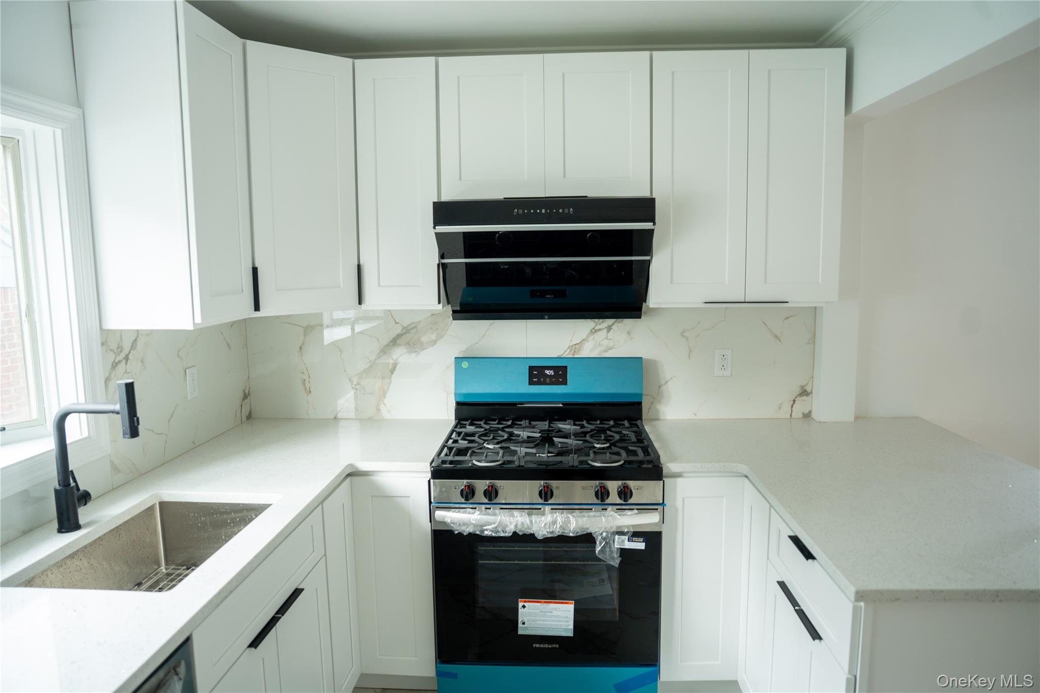 586 Stratford Road Property Photo 13
