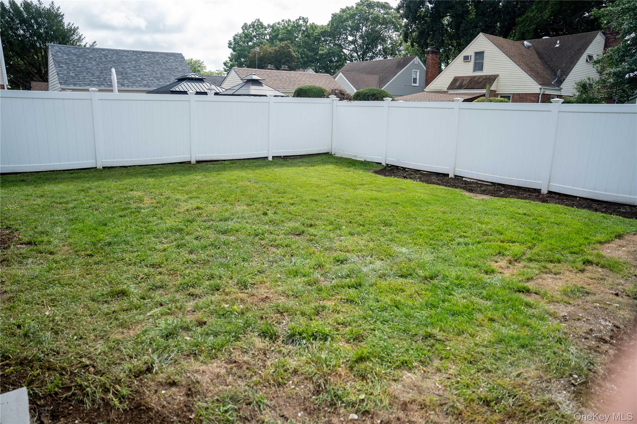 586 Stratford Road Property Photo 33