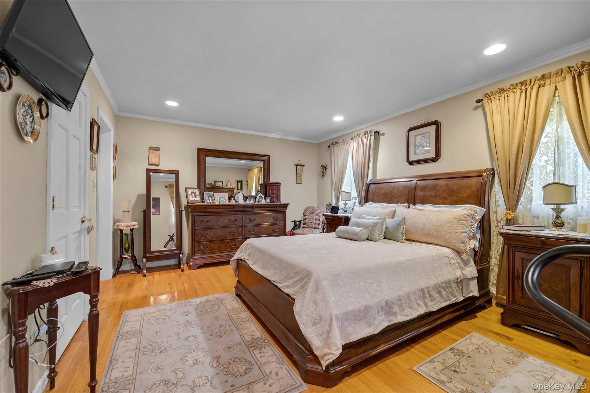 936 Stratford Court Property Photo 11