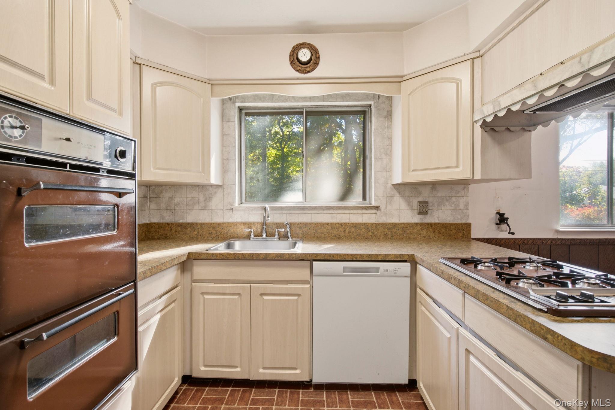63 Lauren Avenue Property Photo 11