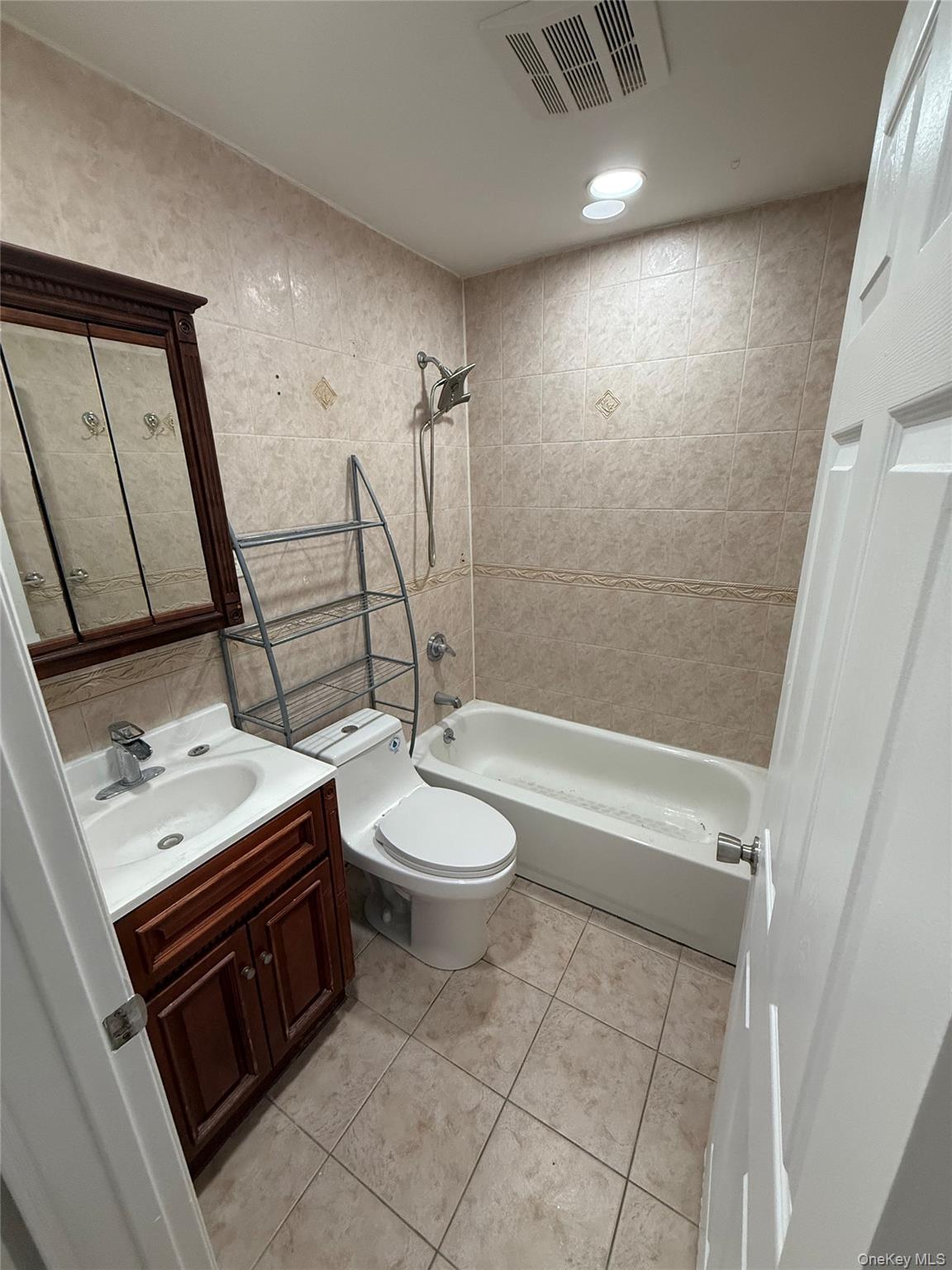 762 E 234th Street 3 Property Photo 10