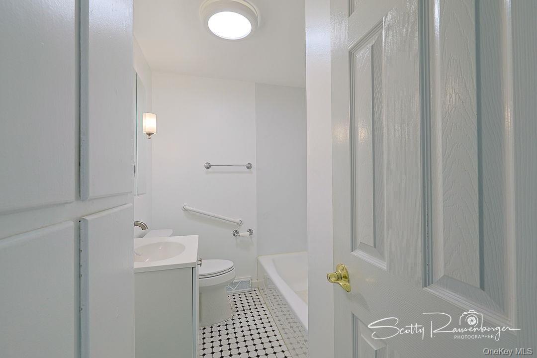 814 N Hillside Road Property Photo 8