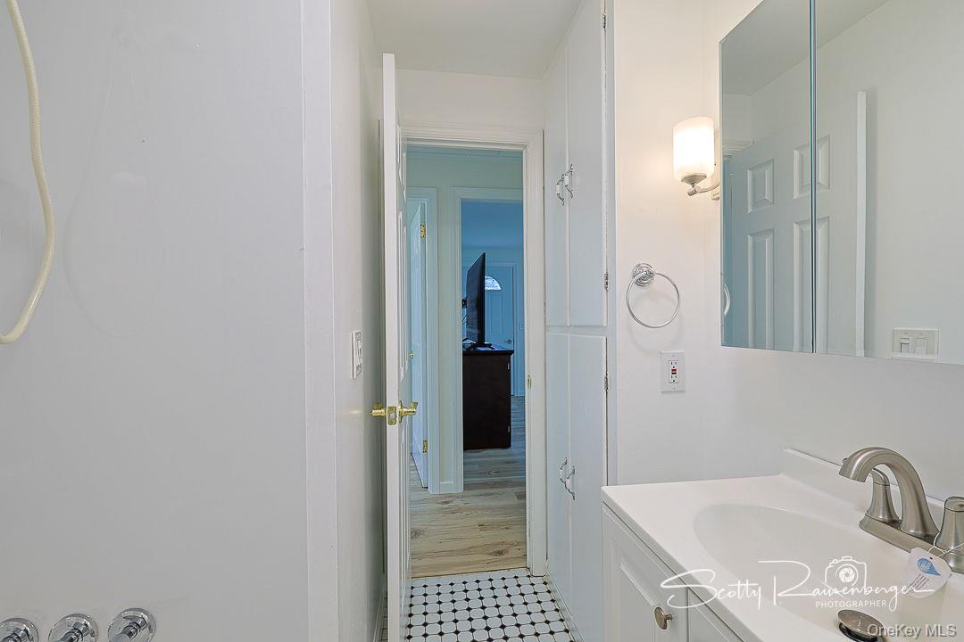 814 N Hillside Road Property Photo 9