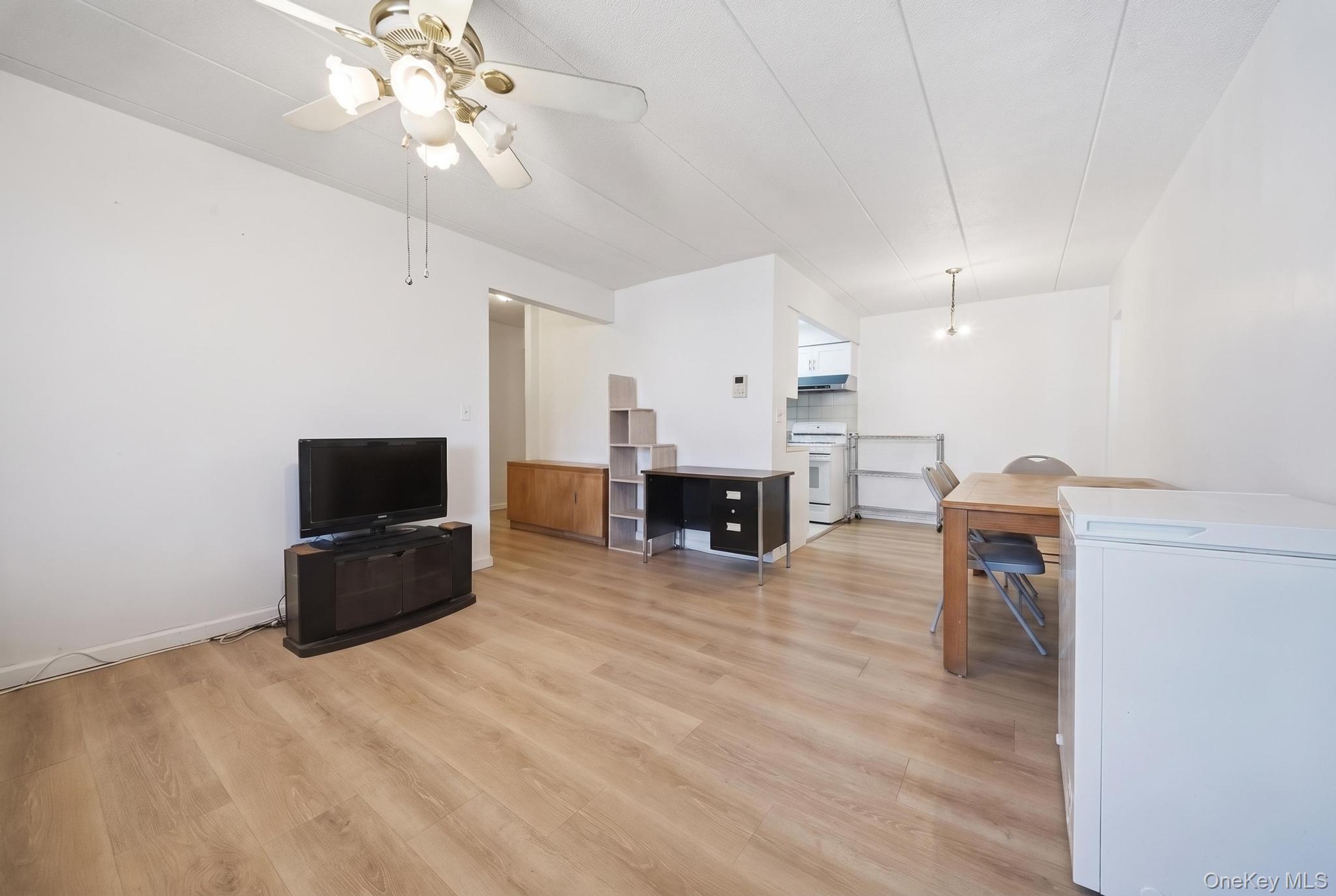 42-22 Union Street 2b Property Photo 9