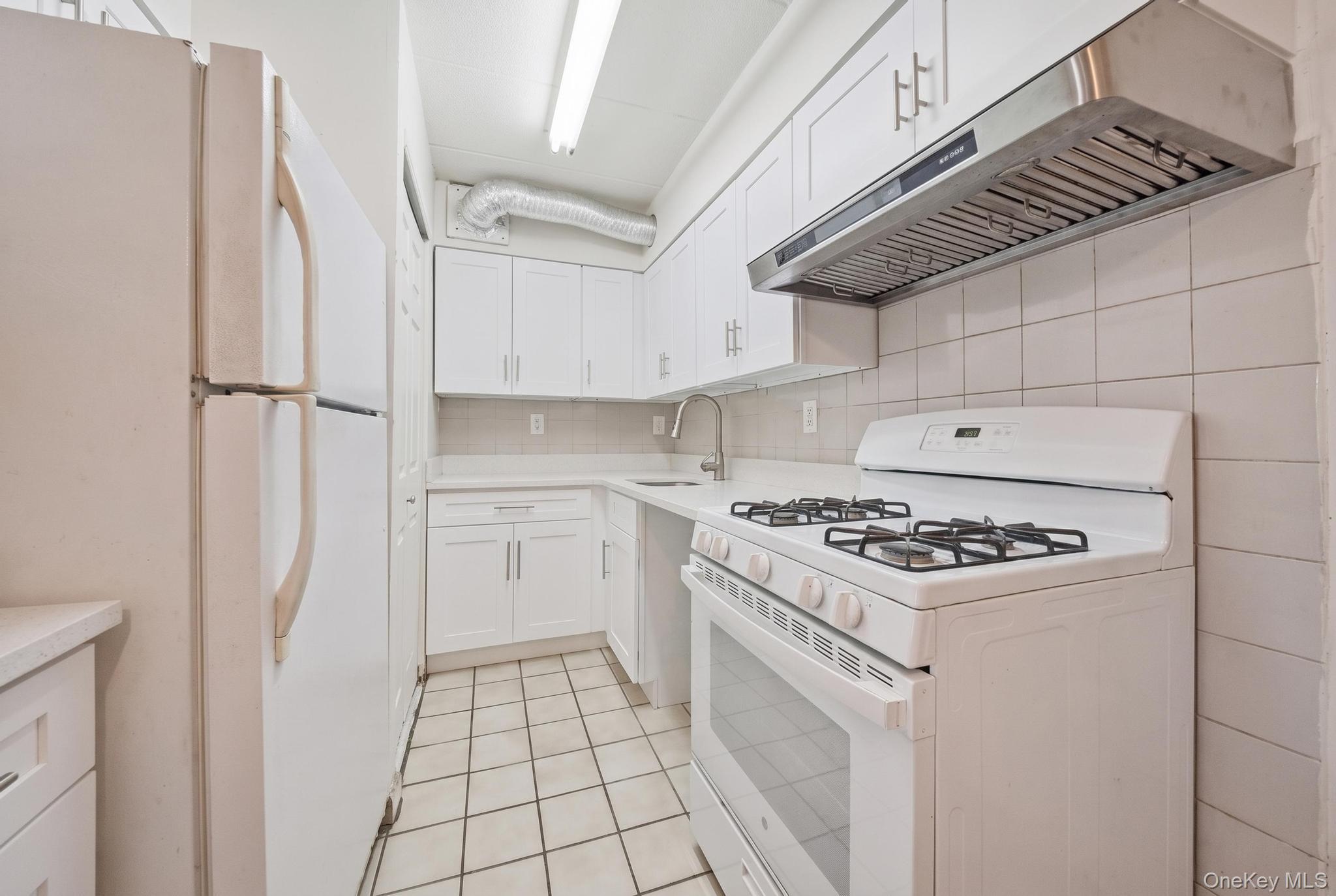 42-22 Union Street 2b Property Photo 10