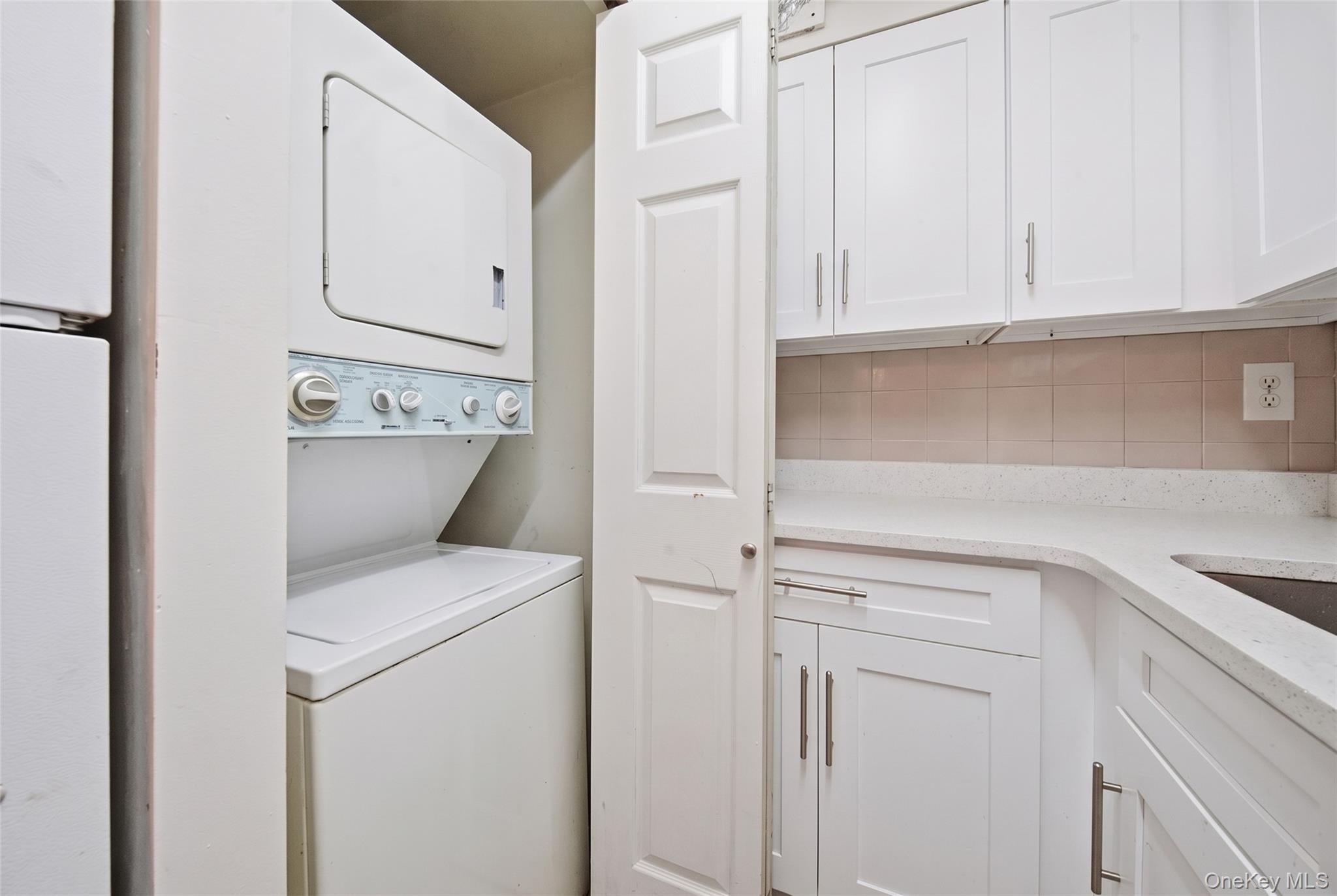 42-22 Union Street 2b Property Photo 11