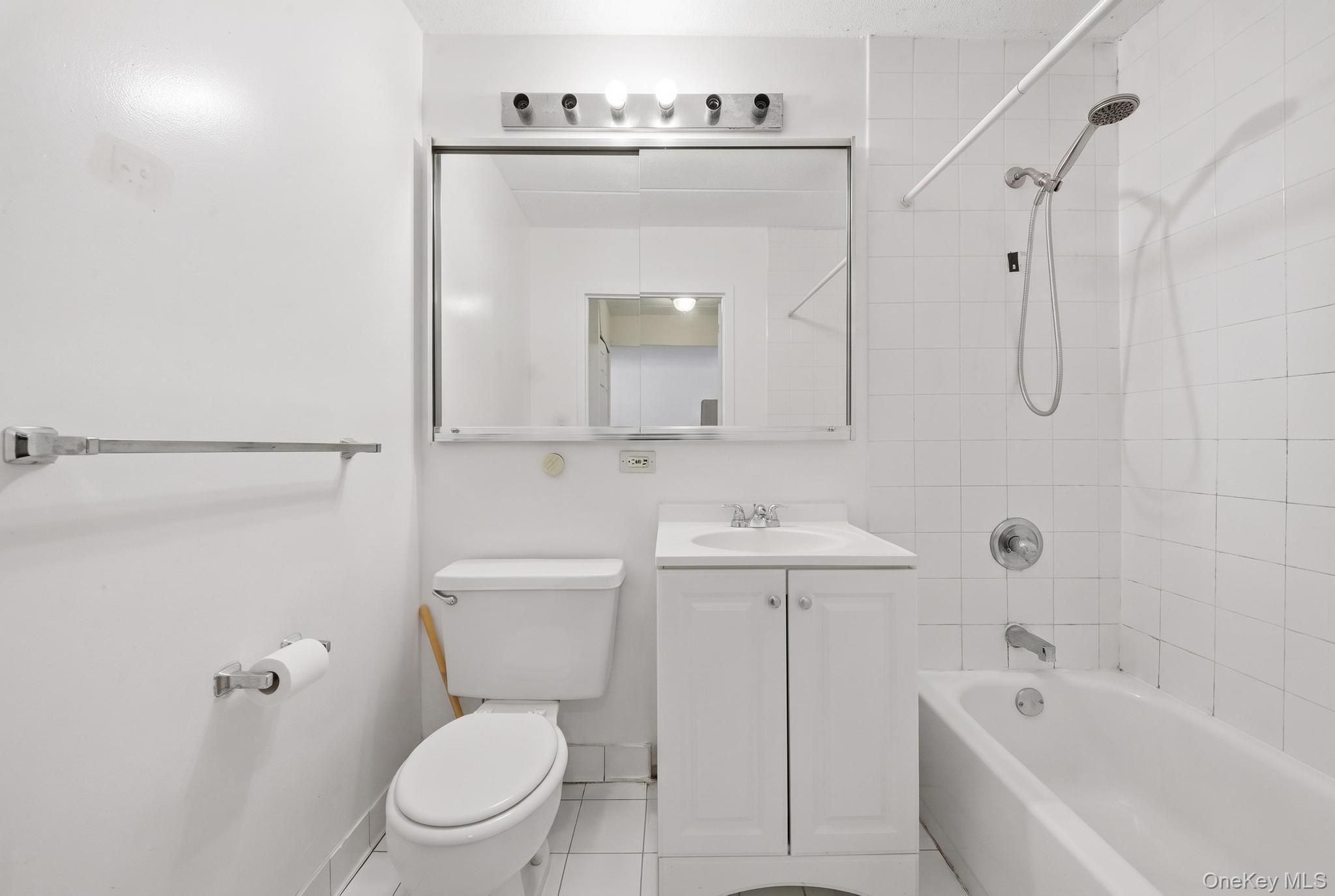 42-22 Union Street 2b Property Photo 14