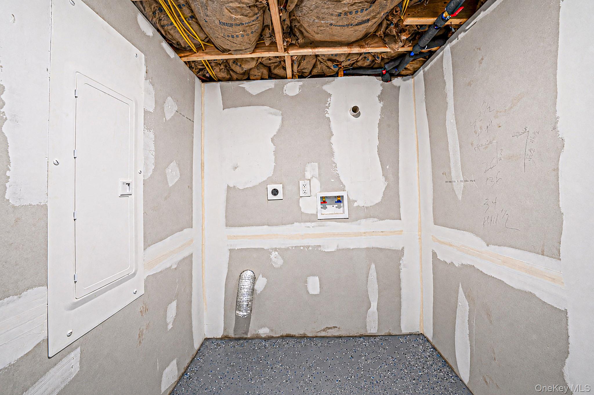 1077 Central Avenue Property Photo 16