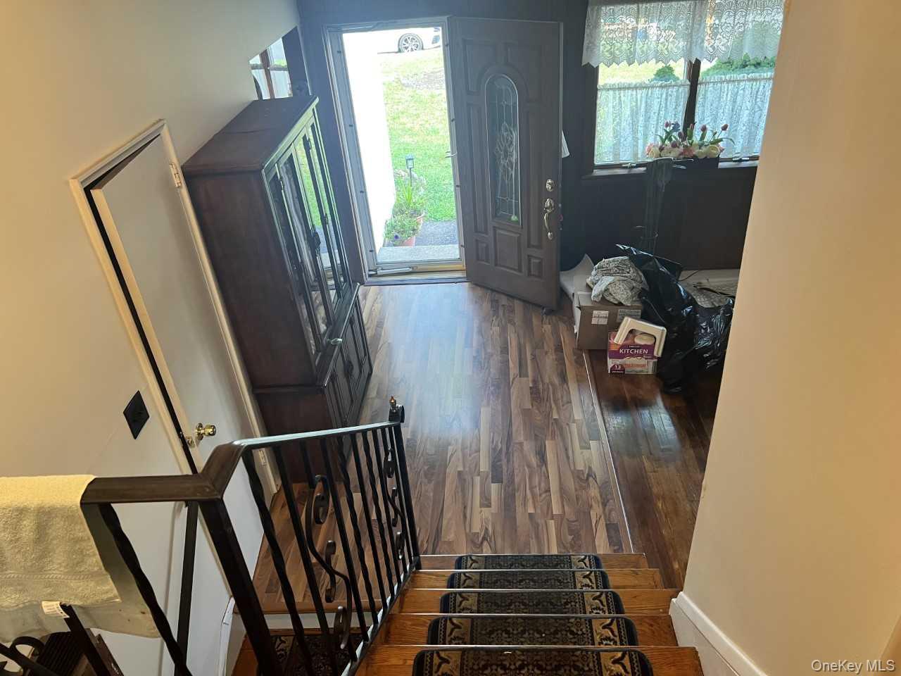 1556 N Gardiner Drive Property Photo 2