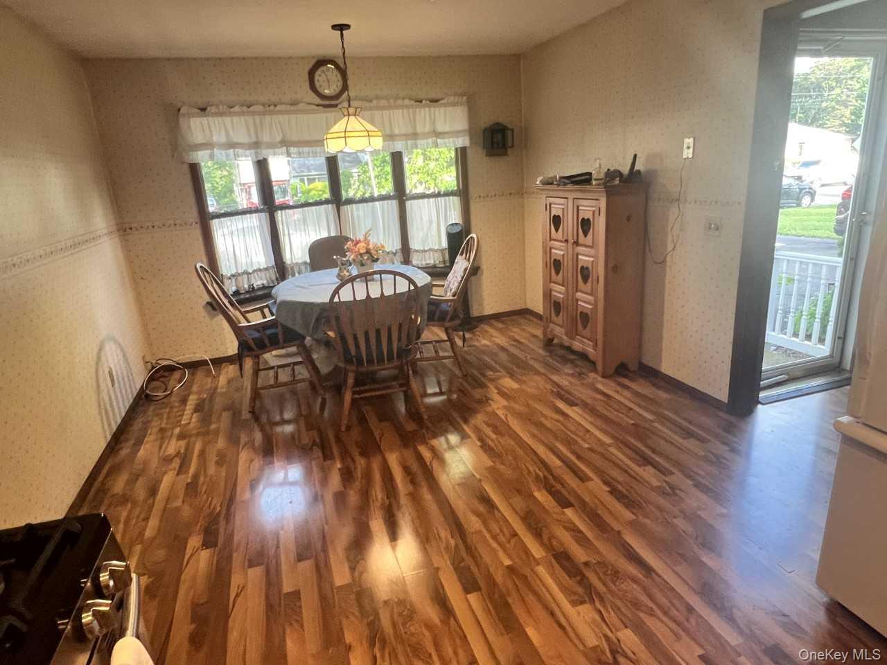 1556 N Gardiner Drive Property Photo 3