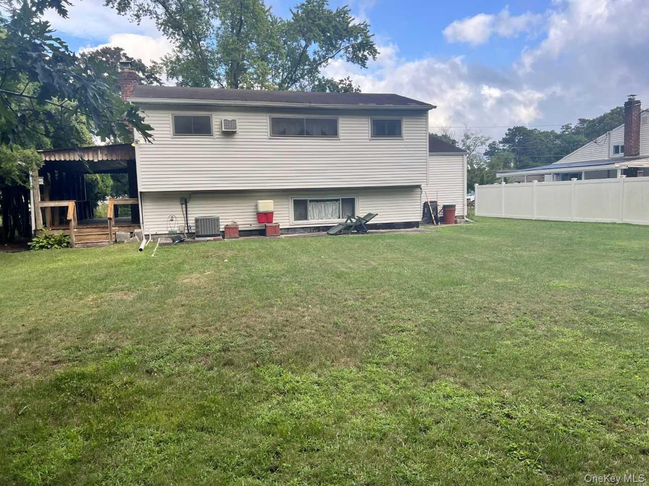 1556 N Gardiner Drive Property Photo 8