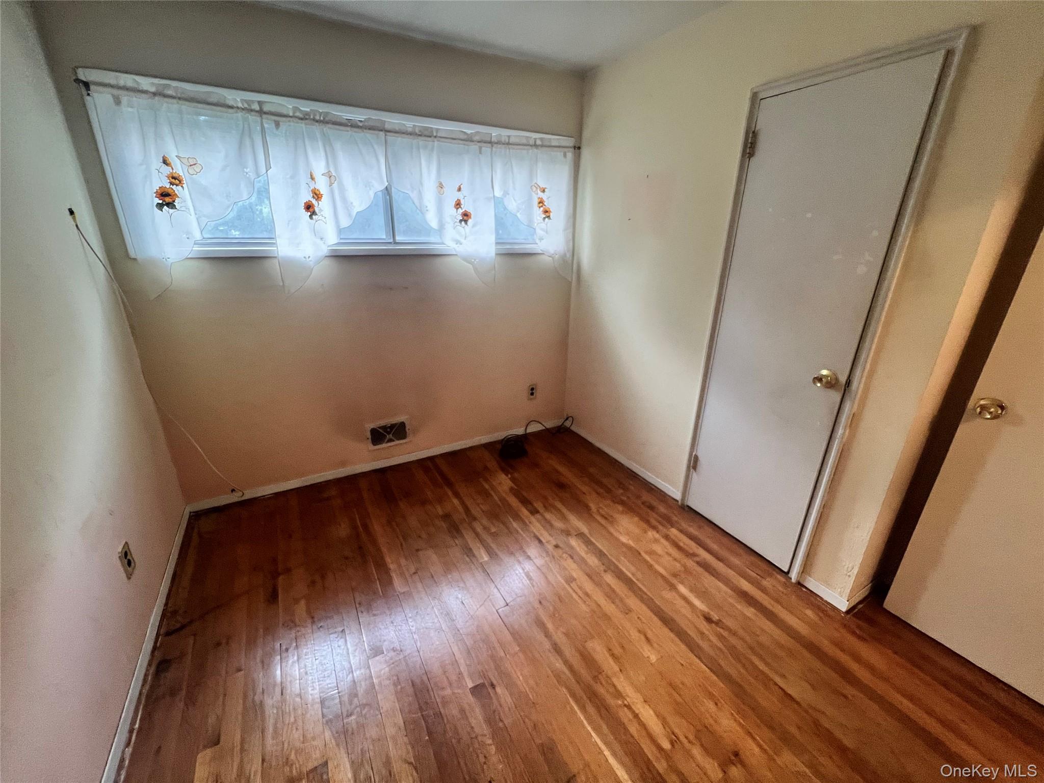 1556 N Gardiner Drive Property Photo 8