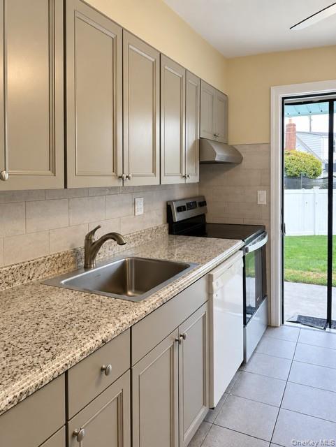 306 Peters Avenue Property Photo 2