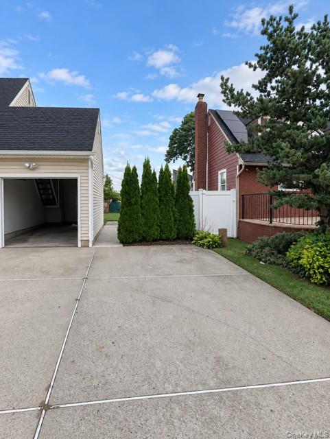 306 Peters Avenue Property Photo 11
