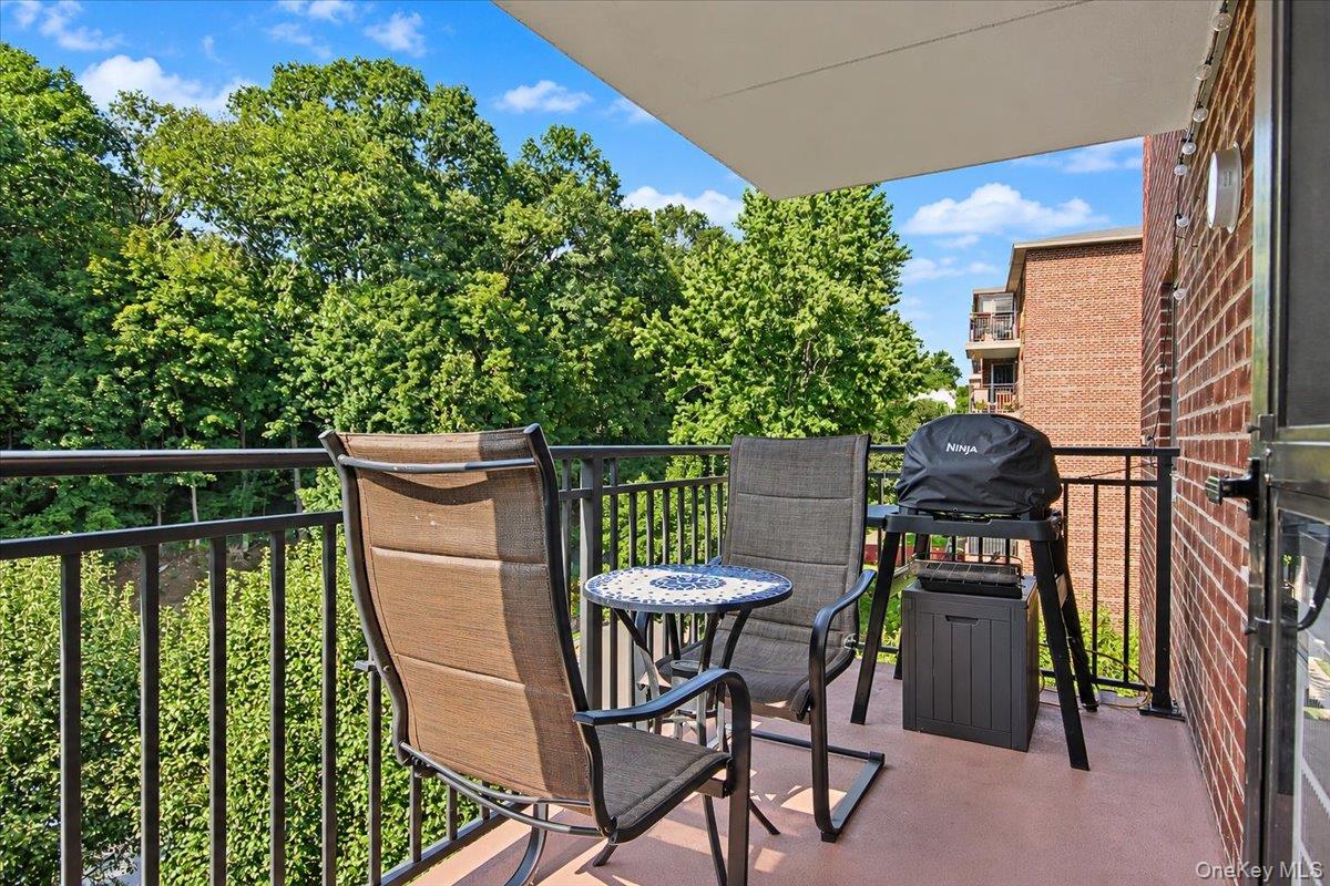100 Diplomat Drive 6c Property Photo 9