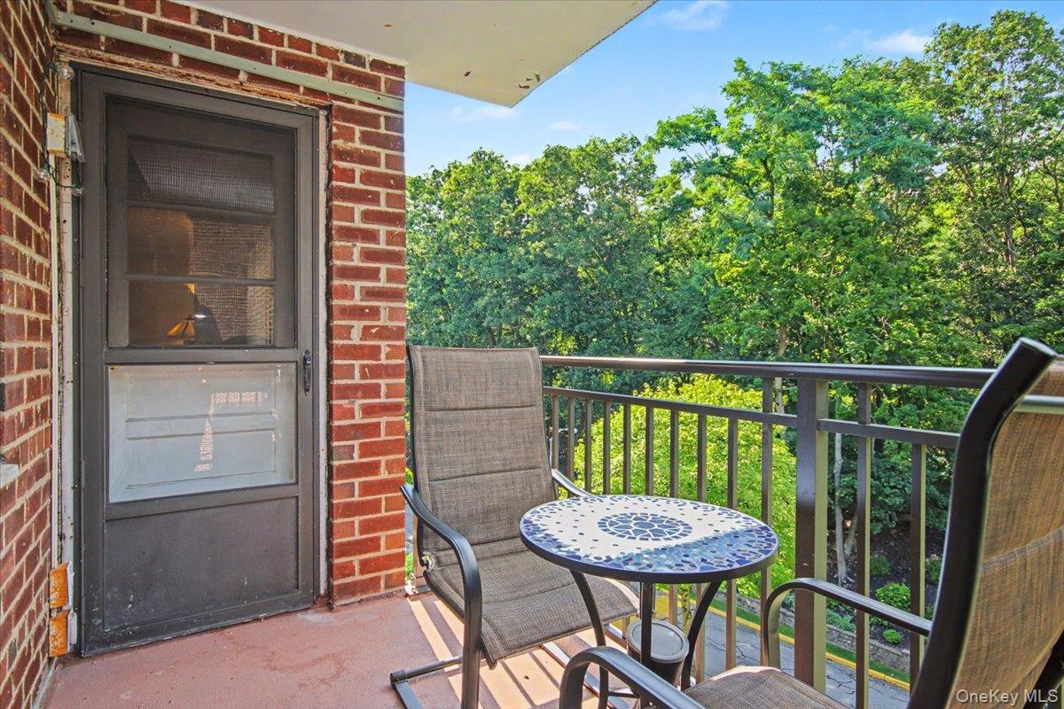 100 Diplomat Drive 6c Property Photo 10