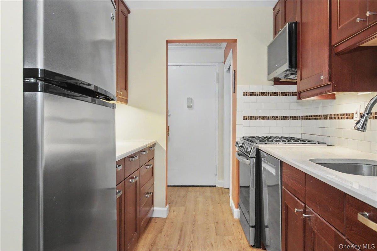 100 Diplomat Drive 6c Property Photo 18