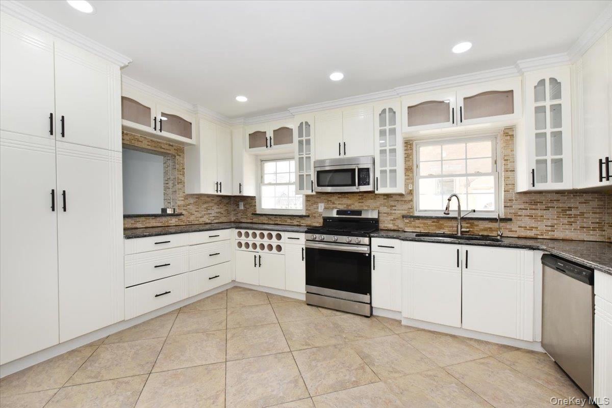 7627 175th Street Property Photo 13