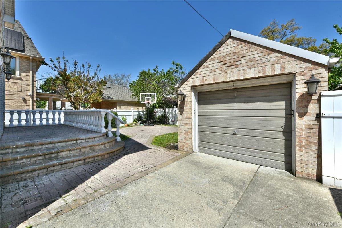 7627 175th Street Property Photo 28