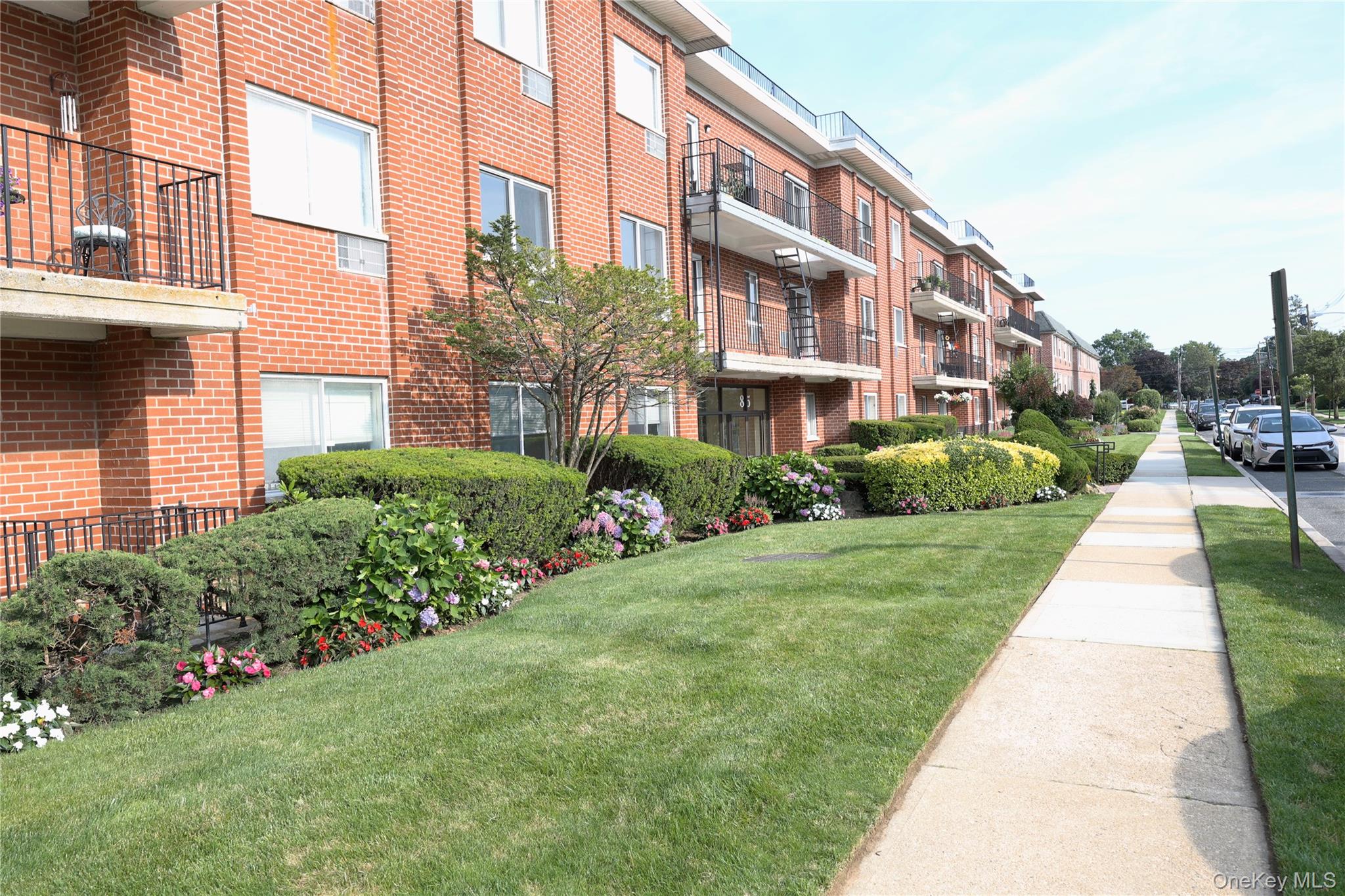 85 S CENTRE AVE B17 Property Photo 1